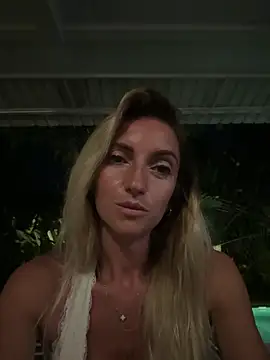 Snapshot of ChasingSunsets-Quinn chatting on September 11, 2025, 2:39 pm ChasingSunsets-Quinn online show from September 11, 2025, 2:39 pm