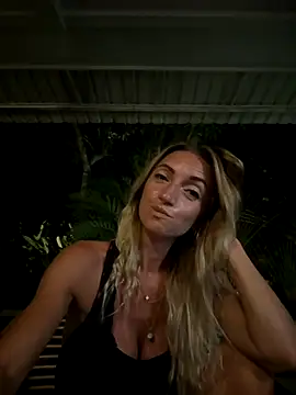 Snapshot of ChasingSunsets-Quinn chatting on September 13, 2025, 9:14 pm ChasingSunsets-Quinn online show from September 13, 2025, 9:14 pm