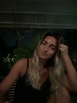 Snapshot of ChasingSunsets-Quinn chatting on September 14, 2025, 9:14 pm ChasingSunsets-Quinn online show from September 14, 2025, 9:14 pm