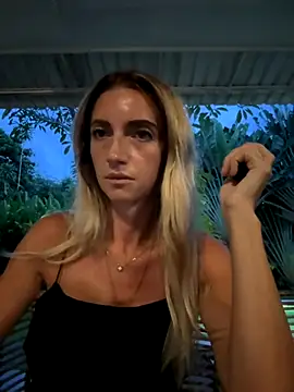 Snapshot of ChasingSunsets-Quinn chatting on October 10, 2025, 9:47 pm ChasingSunsets-Quinn online show from October 10, 2025, 9:47 pm