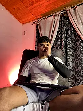 ArturoCardona  online show from October 1, 2025, 12:49 am