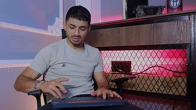 ArturoCardona  online show from January 6, 2026, 3:38 pm