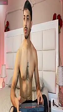 ArturoCardona  online show from January 14, 2026, 2:12 pm