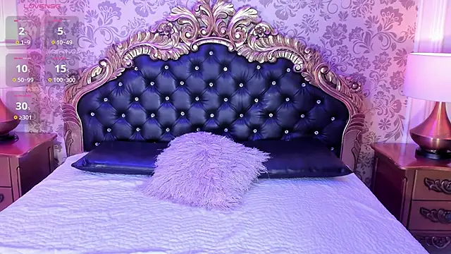 Lola Pierce online show from September 20, 2025, 12:17 pm