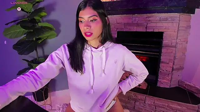 Lola Pierce online show from October 22, 2025, 12:05 pm