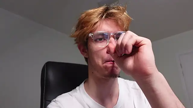 Snapshot of Logan_Fraser chatting on October 28, 2025, 2:53 pm Logan Fraser online show from October 28, 2025, 2:53 pm