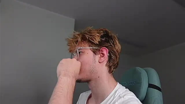 Snapshot of Logan_Fraser chatting on October 29, 2025, 2:19 pm Logan Fraser online show from October 29, 2025, 2:19 pm