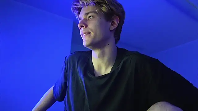 Snapshot of Logan_Fraser chatting on November 6, 2025, 1:56 pm Logan Fraser online show from November 6, 2025, 1:56 pm