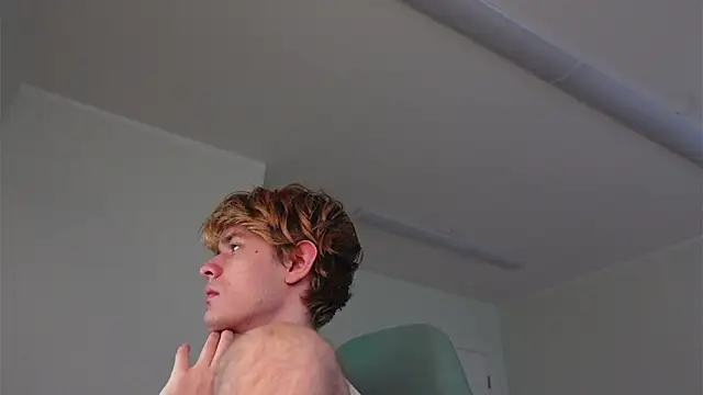 Snapshot of Logan_Fraser chatting on November 16, 2025, 1:06 pm Logan Fraser online show from November 16, 2025, 1:06 pm