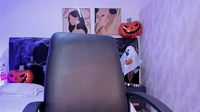 kaylaadams7 online show from October 31, 2025, 11:11 am