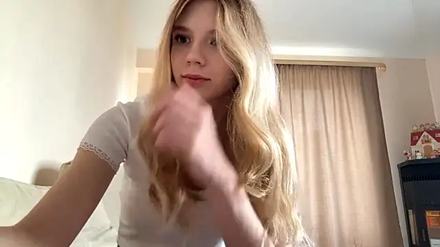 Snapshot of FruityXo chatting on October 5, 2025, 10:57 am FruityXo online show from October 5, 2025, 10:57 am