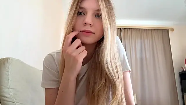 Snapshot of FruityXo chatting on October 8, 2025, 11:30 am FruityXo online show from October 8, 2025, 11:30 am