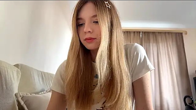 Snapshot of FruityXo chatting on November 1, 2025, 11:45 am FruityXo online show from November 1, 2025, 11:45 am