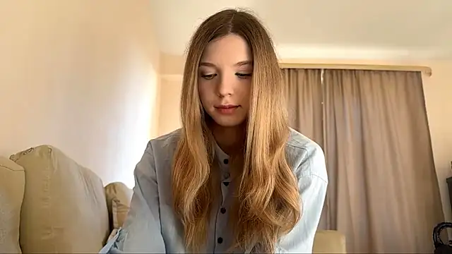 Snapshot of FruityXo chatting on November 2, 2025, 11:45 am FruityXo online show from November 2, 2025, 11:45 am