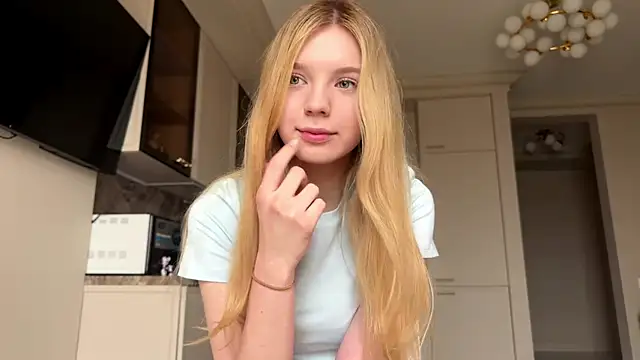 FruityXo online show from March 27, 2026, 11:32 am