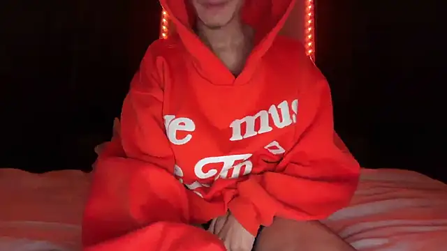 Snapshot of holydirt_luxeno1 chatting on January 17, 2026, 2:33 pm holydirt luxeno1 online show from January 17, 2026, 2:33 pm