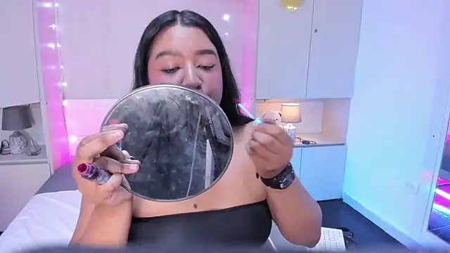 LilyWhitney online show from December 17, 2025, 4:18 am