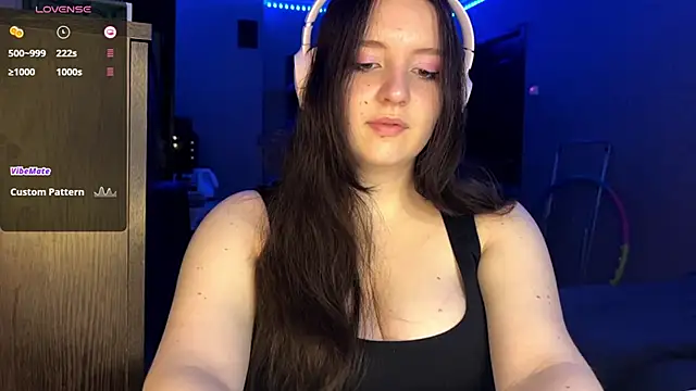 LauretteRagar online show from October 7, 2025, 6:38 pm