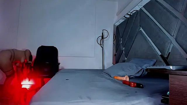 LucianaWild online show from October 5, 2025, 5:28 am