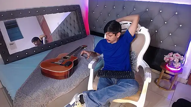 Snapshot of Charlie_Cock_ chatting on September 9, 2025, 3:39 am Charlie Cock online show from September 9, 2025, 3:39 am