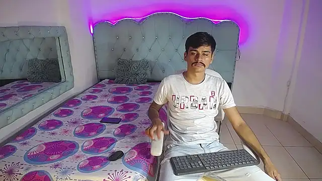 Snapshot of Charlie_Cock_ chatting on September 12, 2025, 4:34 am Charlie Cock online show from September 12, 2025, 4:34 am