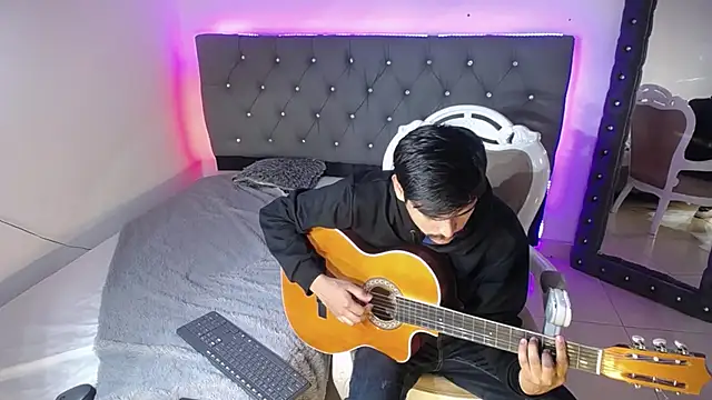 Snapshot of Charlie_Cock_ chatting on September 13, 2025, 4:01 am Charlie Cock online show from September 13, 2025, 4:01 am