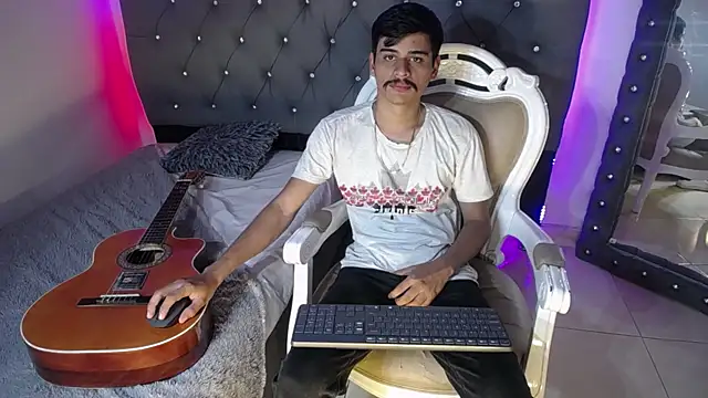 Snapshot of Charlie_Cock_ chatting on September 14, 2025, 4:11 am Charlie Cock online show from September 14, 2025, 4:11 am