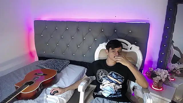 Snapshot of Charlie_Cock_ chatting on September 16, 2025, 3:51 am Charlie Cock online show from September 16, 2025, 3:51 am