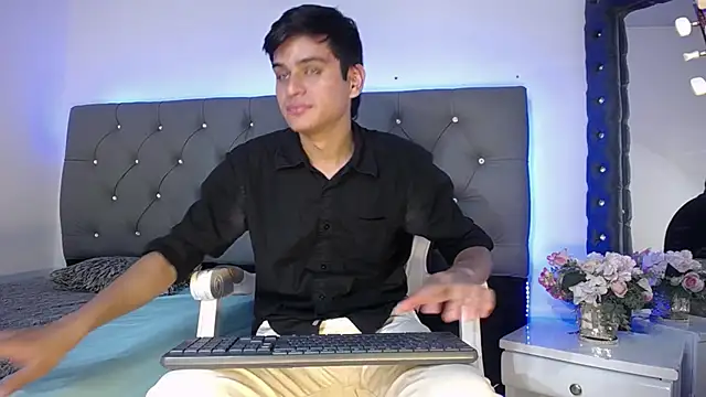 Snapshot of Charlie_Cock_ chatting on September 19, 2025, 5:09 am Charlie Cock online show from September 19, 2025, 5:09 am