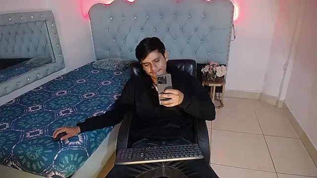 Snapshot of Charlie_Cock_ chatting on September 28, 2025, 4:29 am Charlie Cock online show from September 28, 2025, 4:29 am