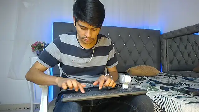 Snapshot of Charlie_Cock_ chatting on September 30, 2025, 4:50 am Charlie Cock online show from September 30, 2025, 4:50 am