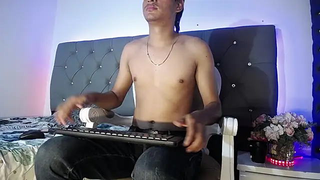 Snapshot of Charlie_Cock_ chatting on October 16, 2025, 7:37 pm Charlie Cock online show from October 16, 2025, 7:37 pm