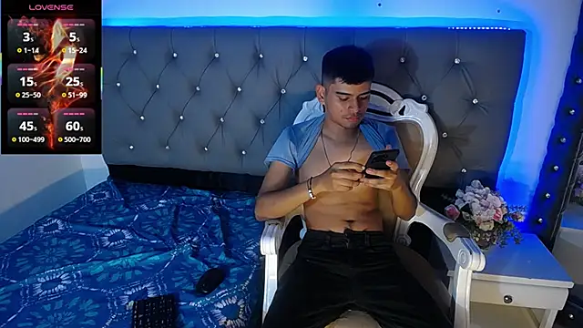 Snapshot of Charlie_Cock_ chatting on October 28, 2025, 3:21 am Charlie Cock online show from October 28, 2025, 3:21 am