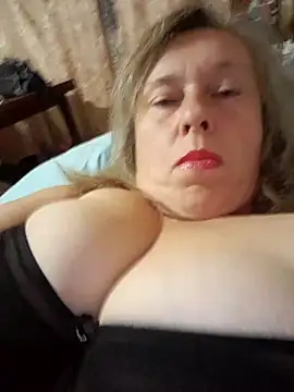 Snapshot of Catherine372311 chatting on November 6, 2025, 7:15 pm Catherine372311 online show from November 6, 2025, 7:15 pm