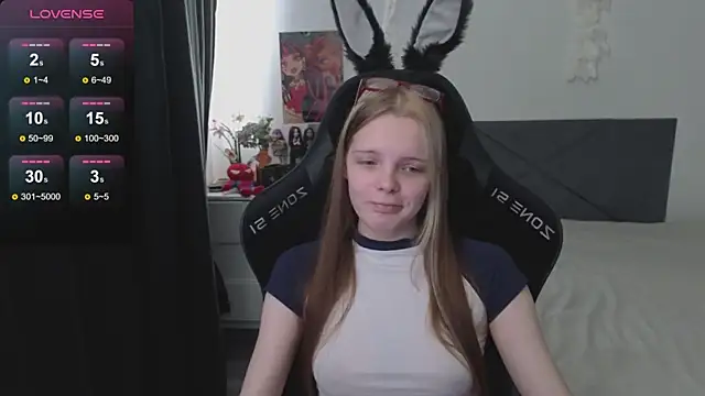 Luna Navy online show from October 5, 2025, 9:07 am