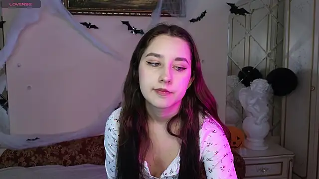 Eva Maller online show from November 1, 2025, 4:47 am