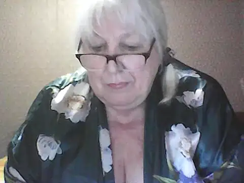 Alexia64231 online show from May 11, 2026, 3:07 pm