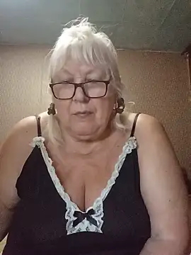 Snapshot of Alexia64231 chatting on July 7, 2026, 9:41 pm Alexia64231 online show from July 7, 2026, 9:41 pm