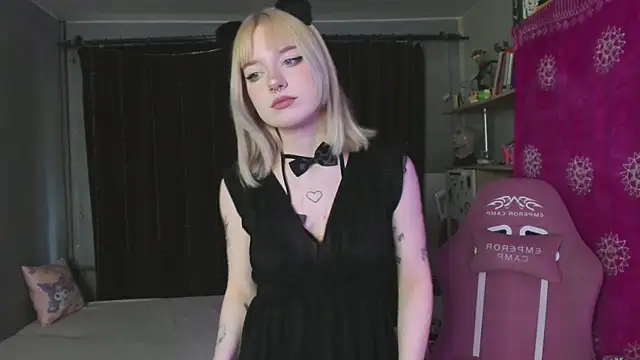 godlikegirlyy online show from September 28, 2025, 1:16 pm