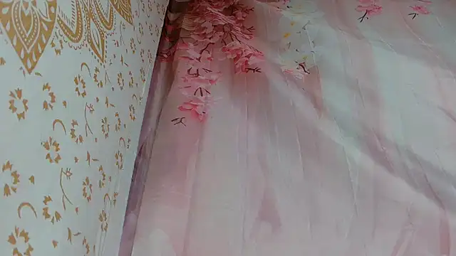 Barbie-Pink online show from March 12, 2026, 4:46 pm