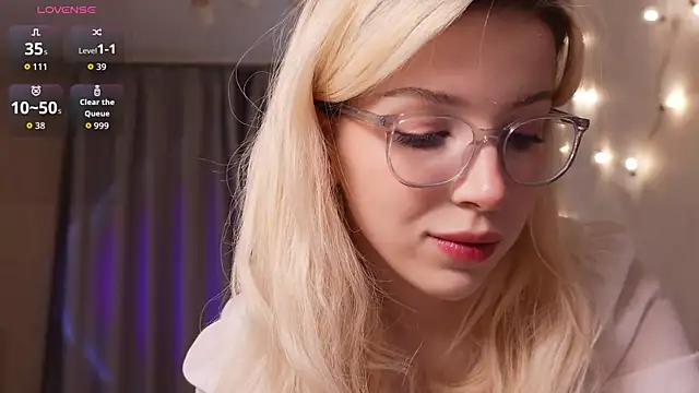 Snapshot of peachii_meow chatting on May 1, 2026, 2:10 pm peachii meow online show from May 1, 2026, 2:10 pm