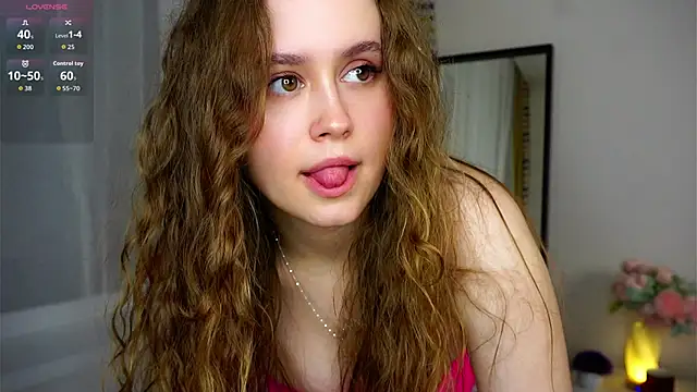 SusannaScholler online show from November 27, 2025, 7:49 pm