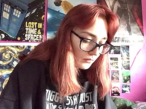 Snapshot of ivysplayhouse chatting on October 9, 2025, 12:58 pm ivysplayhouse online show from October 9, 2025, 12:58 pm