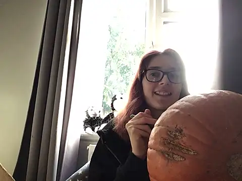 Snapshot of ivysplayhouse chatting on October 29, 2025, 1:24 pm ivysplayhouse online show from October 29, 2025, 1:24 pm