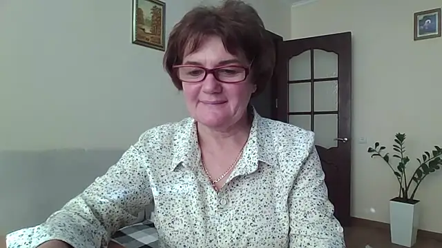 Snapshot of Galina56301 chatting on September 18, 2025, 3:25 pm Galina56301 online show from September 18, 2025, 3:25 pm