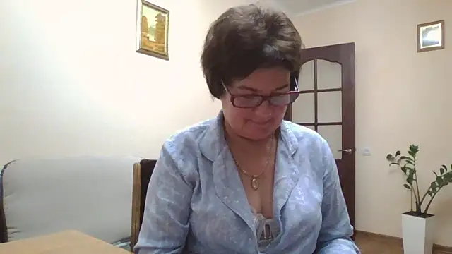 Snapshot of Galina56301 chatting on October 3, 2025, 7:11 pm Galina56301 online show from October 3, 2025, 7:11 pm
