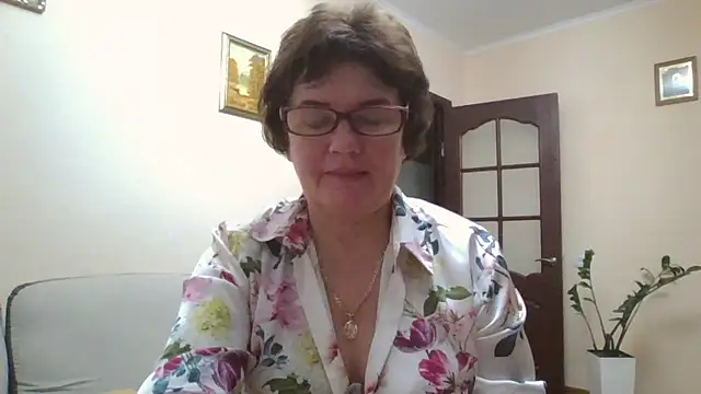Snapshot of Galina56301 chatting on October 8, 2025, 5:10 pm Galina56301 online show from October 8, 2025, 5:10 pm