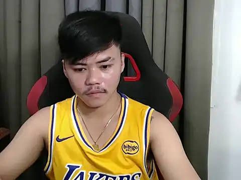 hot emman online show from October 26, 2025, 4:40 am