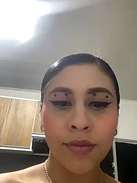 LuluMonroe Eup online show from November 19, 2025, 3:17 am