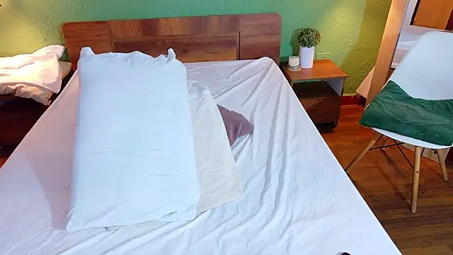 Snapshot of Chocolatte_dreams chatting on September 23, 2025, 1:14 pm Chocolatte dreams online show from September 23, 2025, 1:14 pm
